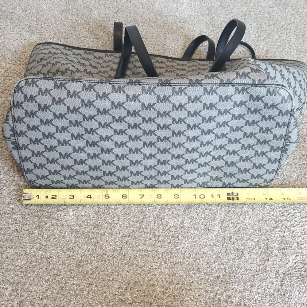 Michael Kors Tote Bag - Picture 6 of 7